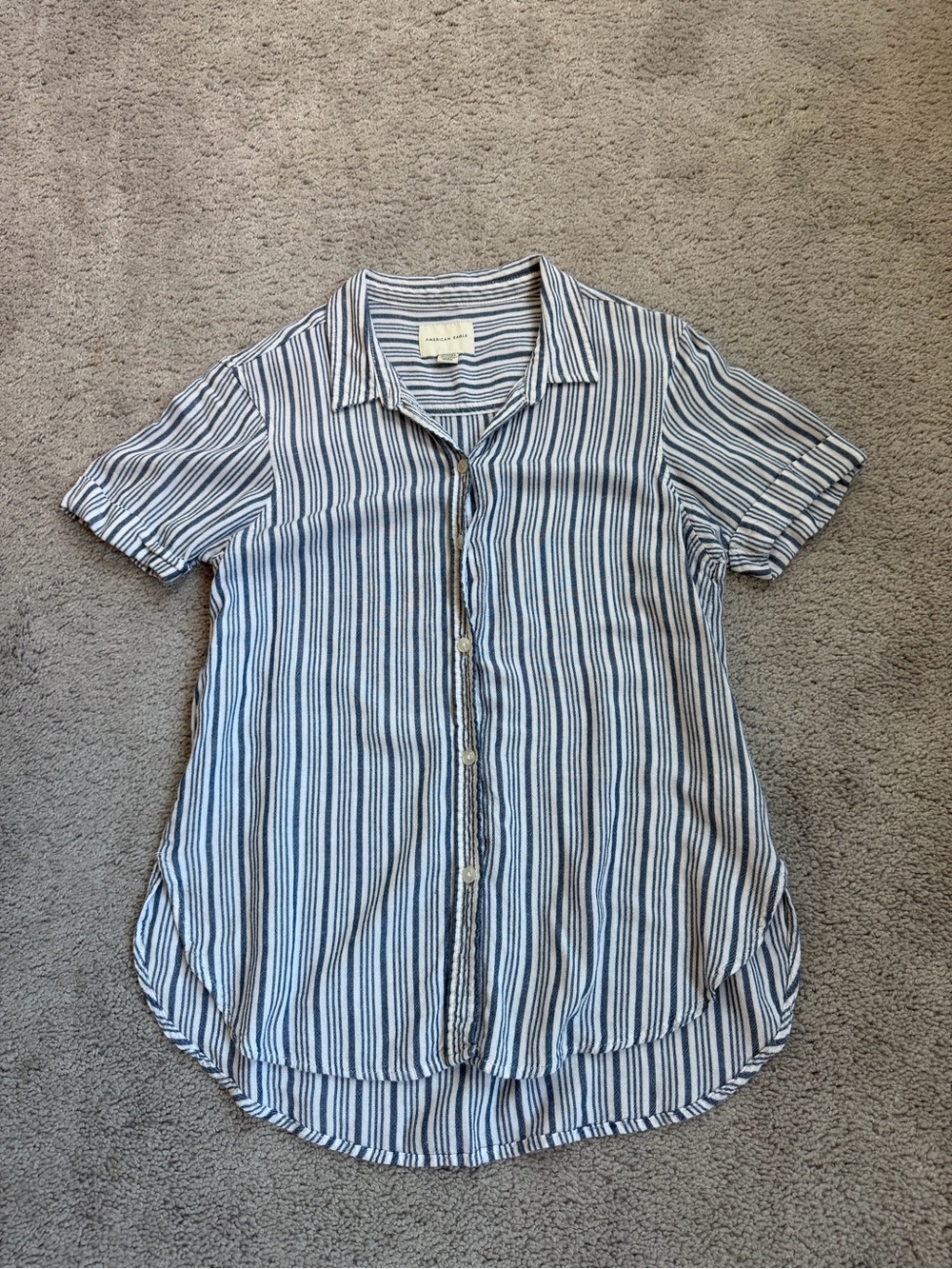 American Eagle Short Sleeve Button Up